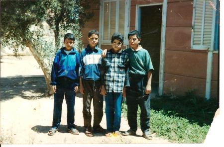 cette tophe tres enciene moi karim+majid+houcine+hossam